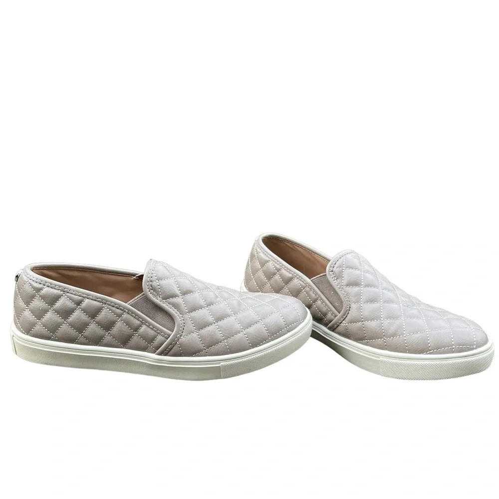 Steve Madden Ecentrcq Quilted Silver Slip On Loafer Size: 8.5